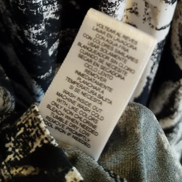 Daisy Fuentes blouse. Women's L. - Picture 7 of 7